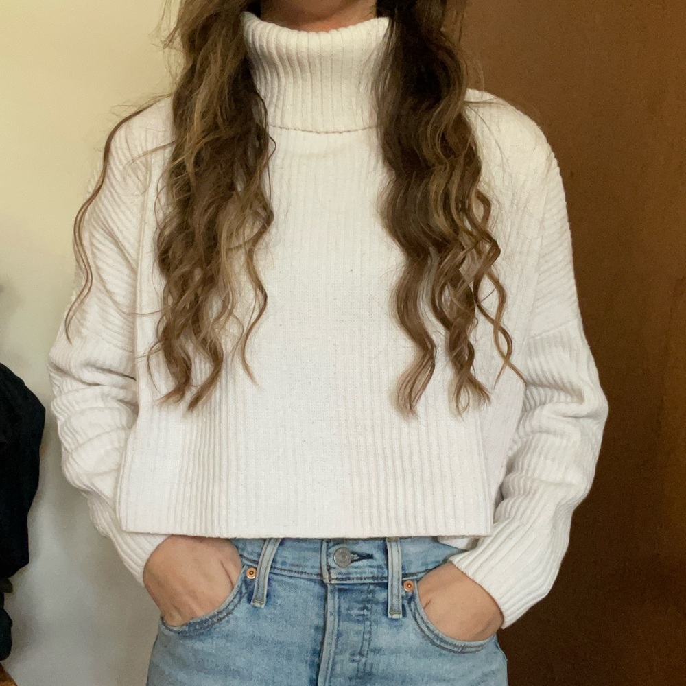 Hollister Ribbed White Turtleneck Sweater Size M - Picture 2 of 8